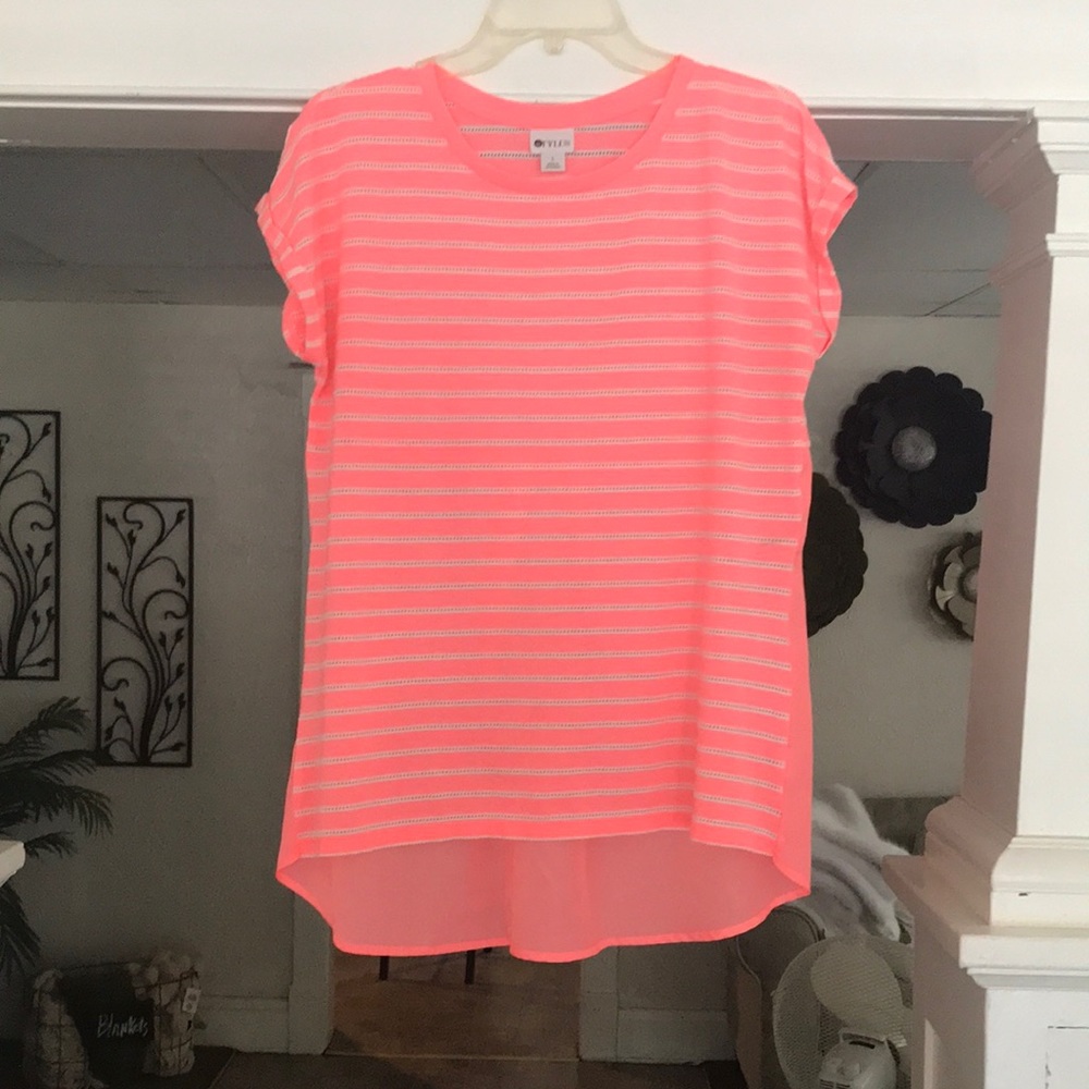 A beautiful top for a woman or Young lady